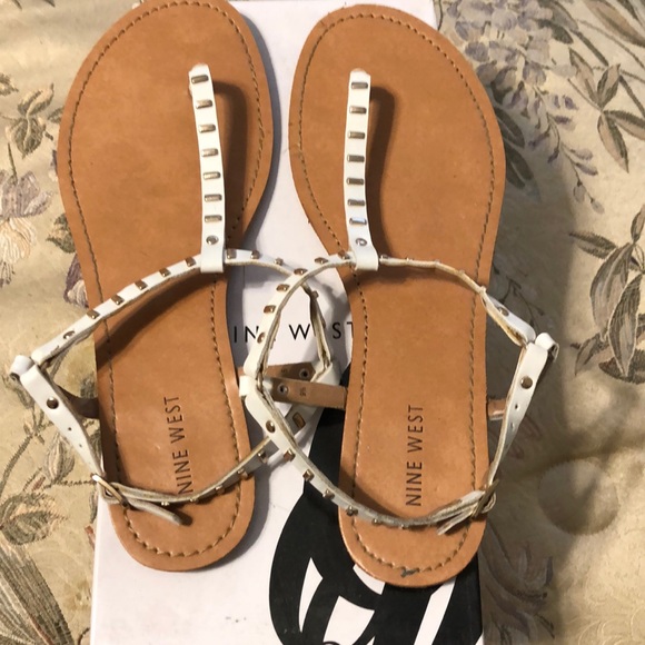 Nine West white thong sandals - Picture 3 of 3